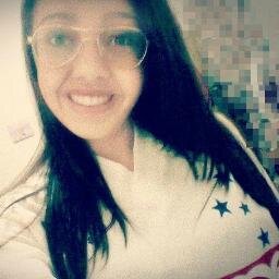 o mundo pode ate fazer voc' chorar mais Deus te quer sorrindo (: (8'