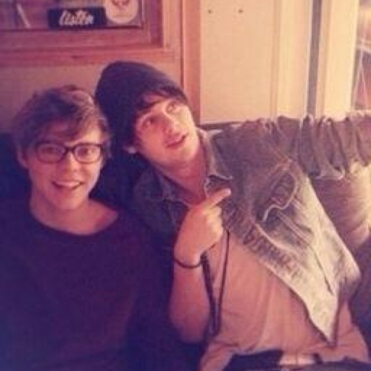 hiii, you got a free follow from @falloutcliff0rd bcos you're fab! give me a follow while youre at it; ill follow back if asked☺️