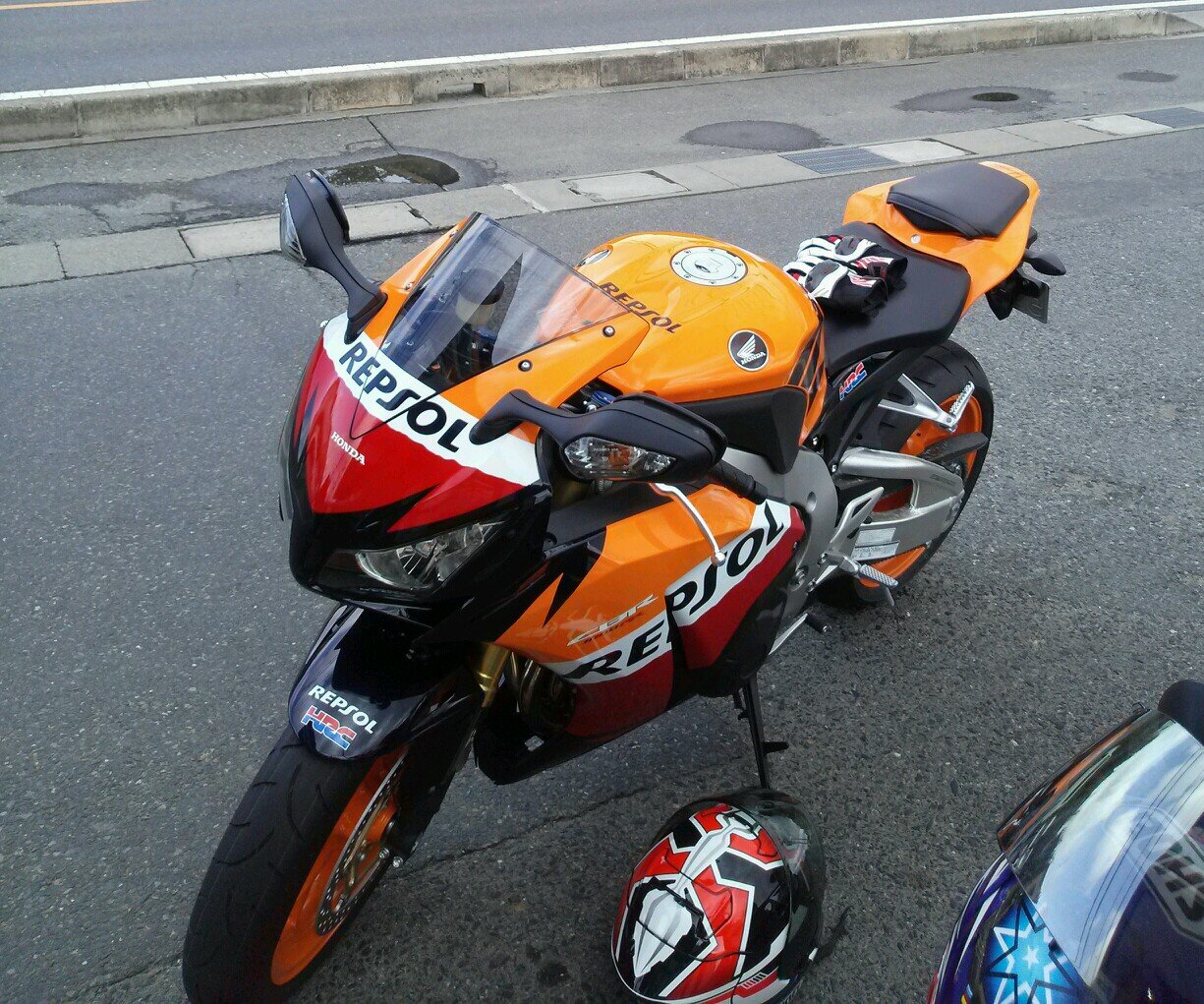 REPSOL_1000RR's profile picture. 全くわかんないんでよろしく(∩´∀｀＠)⊃