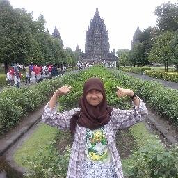 Rahmawati_SR's profile picture. lahir di Bandung  besar di Semarang  kuliah di Bandung =D