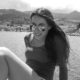 Aún sigo buscando motivos por los que dejamos escapar tantas oportunidades.. //  Jóvenes amando como jóvenes suicidas..