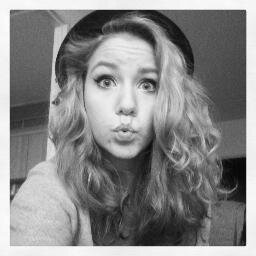 Hi I'm Andrea and I am 15 ∞ I love One Direction, Little Mix and Janoskians xX