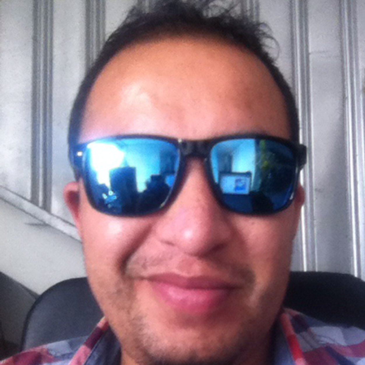 Constructor de cohetes e Ingeniero de Sistemas y telecomunicaciones