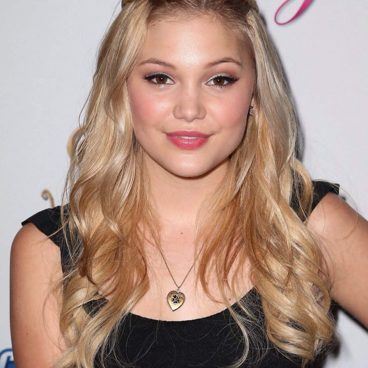 OliviaAcademy's profile picture. Hi im derya/15/girl and i love @peytonlist and @olivia_holt :)
https://t.co/3VRqFlSTJ1