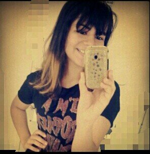 Amo felinos, poesia, filosofia, chocolote meio amargo e ser chata '-' ♡