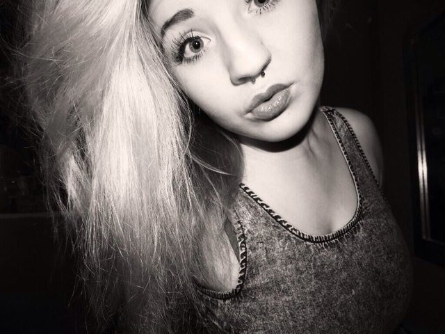 lanapage_'s profile picture. nothing special about me, but hey, I like food, you like food, so there's one thing we have in common