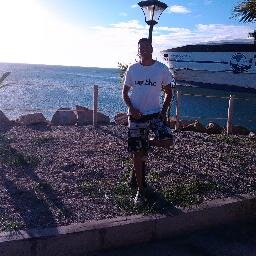 humanista, filantropo, poeta, filosofo, amigo, apasionado,sincero,  creo en el amor como motivo de vida, admirador de las bondades de la naturaleza.