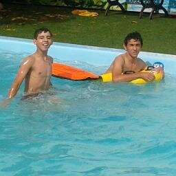 Amo a Dios , soy Cerresta pero no muy fanático , amo a mi familia & a mis amigos ♥   
SEGUIME & TE SIGO ! '  0994990441 3