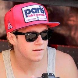 So this is a free follow from @IBreatheForTay you can follow me there if you want aye papi have a good run