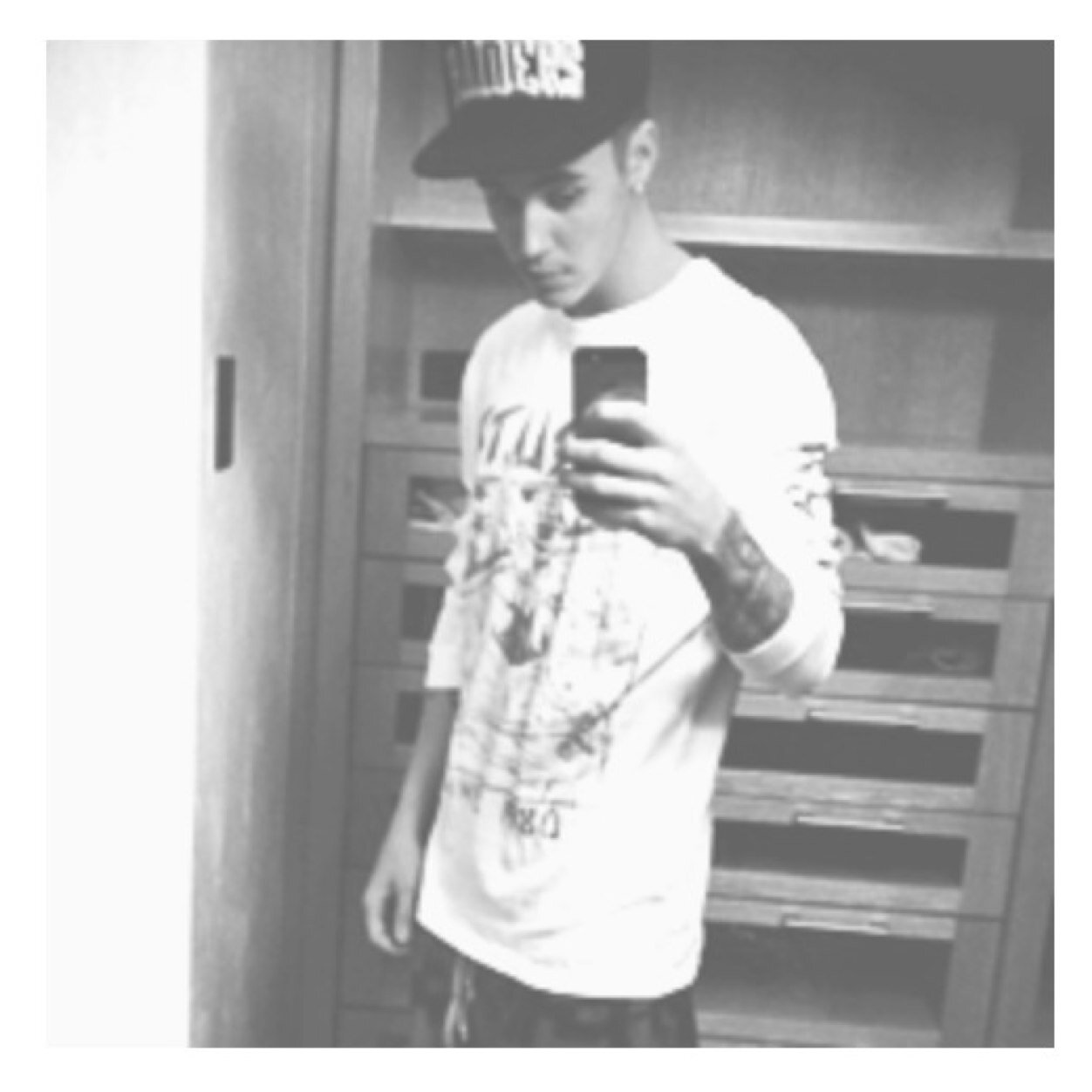 itsallpayne's profile picture. gave you a free follow so follow @societybiebz