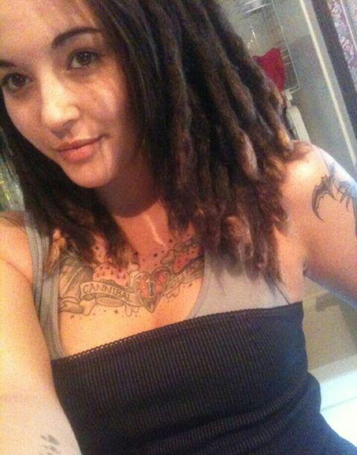 Horny lesbian looking for fun:) (18 + only) dont be scared to dm me;)