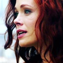 Catelyn_Stark's profile picture. Hija de Lord Hoster Tully, Señor de Aguasdulces. Esposa de Lord Eddard Stark, Señor de Invernalia. Familia, Deber, Honor  // No asociado a HBO ®