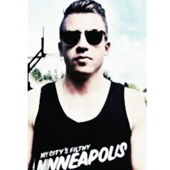 theheistreal's profile picture. I'm not a fan. I'm a shark.