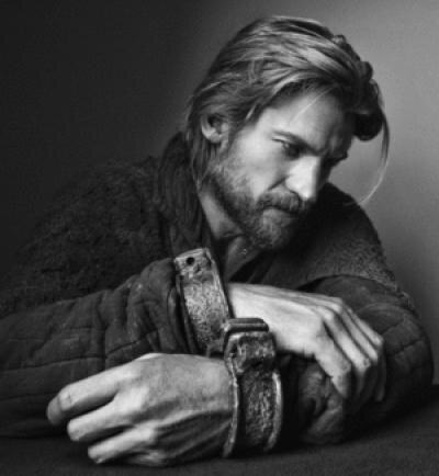 Soy hijo de Tywin Lannister , me suelen llamar Matarreyes , nunca apuesto contra mi familia .Oye mi rugido. #SpanishFakeWesteros