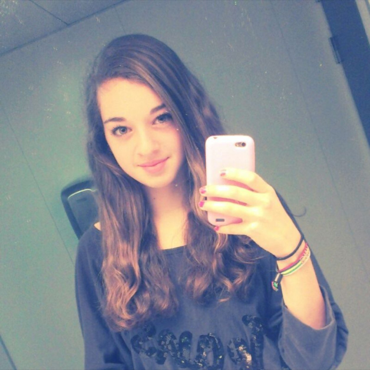 PlandeaTerso's profile picture. wij gaan er alles aan doen om dea sandro en haar ouders hier te houden, ze mag niet uitgezet worden naar Georgië 
De familie Tsutskhashvili moet hier blijven!