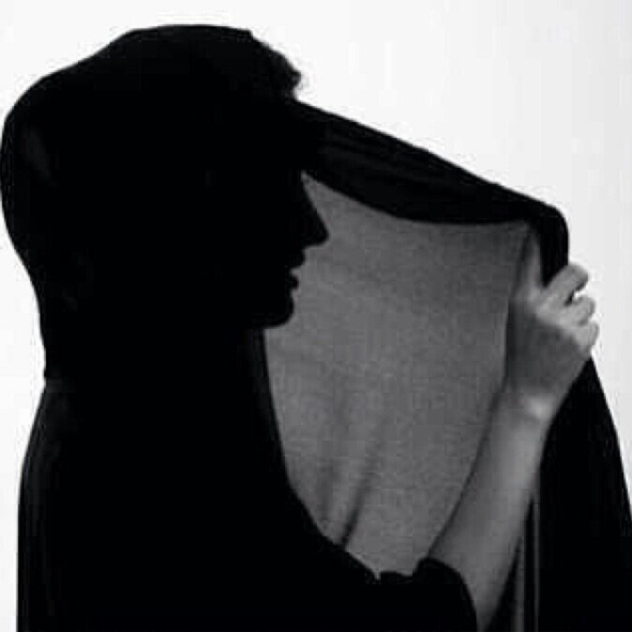 الاحترام لا يصلح للجميع فالبعض لا يقتنع حتى تتفل ب وجهه .” الخاص مهمل