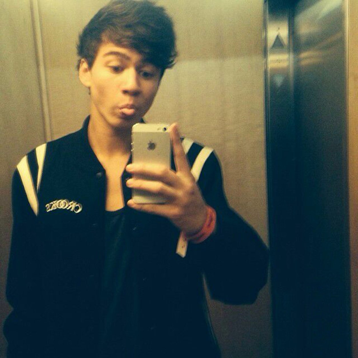 GO FOLLOW @Daanielago FREE FOLLLOW IF YOU DONT ALREADY