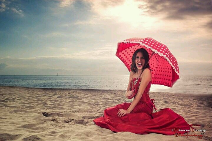 HeartExplodes_'s profile picture. Ogni donna sa da cosa è attratta: io personalmente so che se un uomo non mi colpisce entro i primi cinque minuti di conversazione, non ci riuscirà mai più.