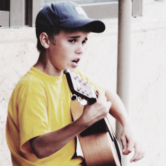 biebervax's profile picture. E eu continuo porque a chuva não cai só sobre mim