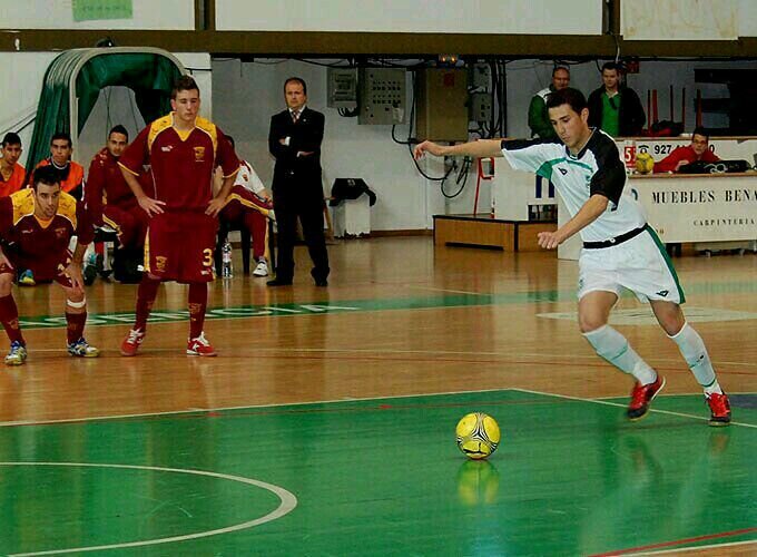 Estudiante del CCDXT. Deporte como forma de vida. Trabajo, trabajo y mas trabajo :). Actual jugador del CD Cabeza del Buey.