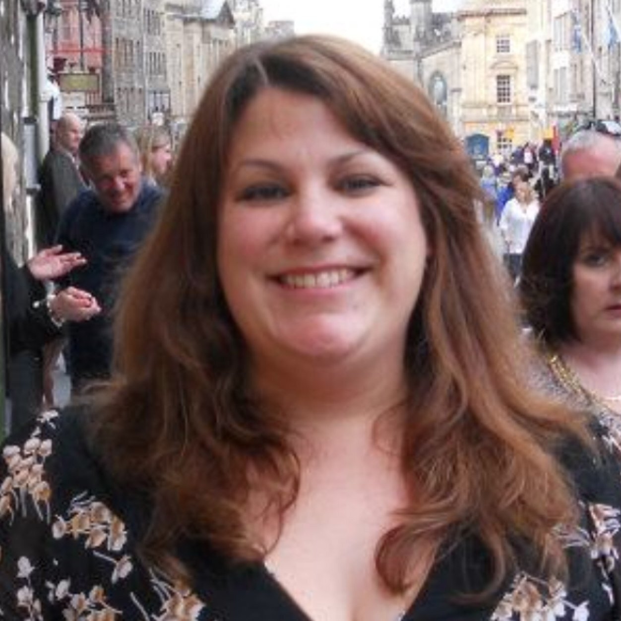 40+ Plus-size pear, Scotland based Shape & Style entrepreneur, start up; spreading real plus-size shape & fashion startup knowledge. AND chocolate lover!
