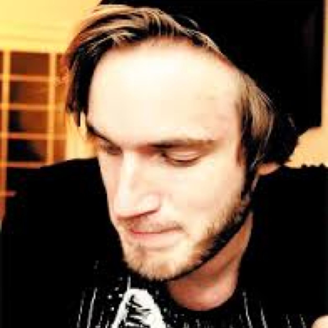 BarrelHater_'s profile picture. Unicorns. (Roleplay) (Single)