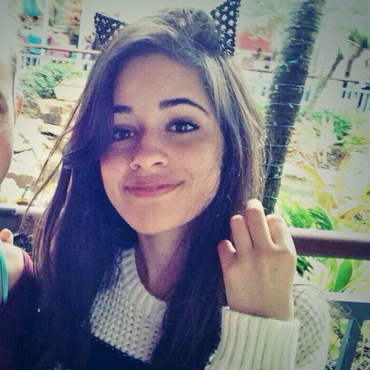 I gave you a free follow so if you'd follow @laurjauregui in return that'd be nice I hope you have a good day/night ily(: