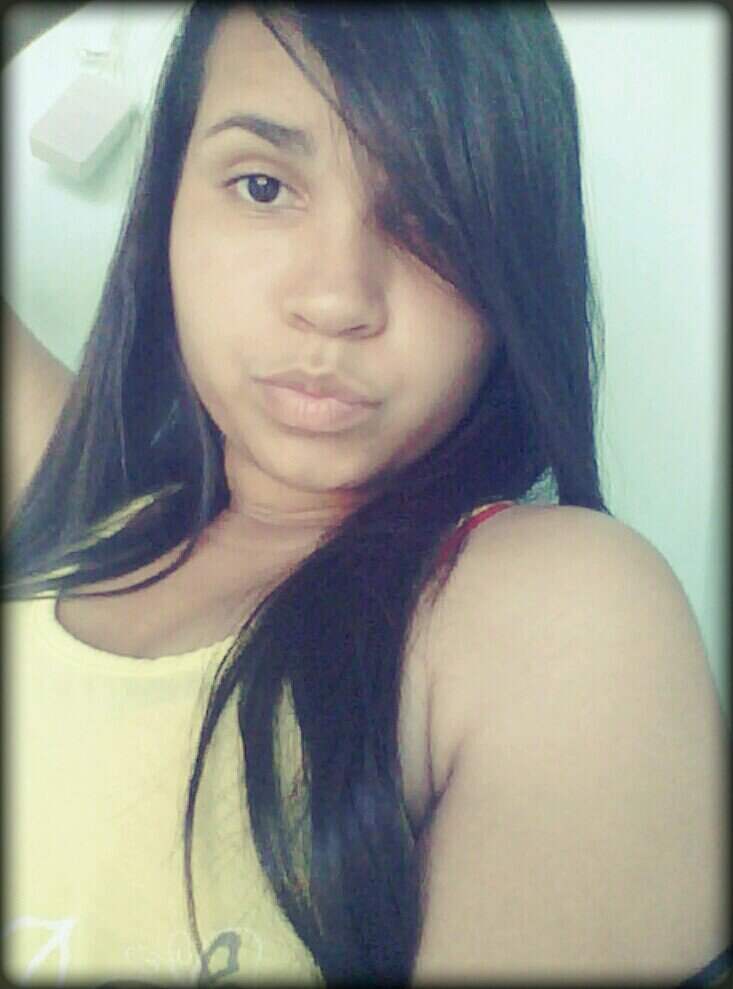 Serva do SENHOR, extrovertida, legal, sei ser chata quando preciso me acham linda, isso é opinião sua! Sim! Amando apaixonadamente meu amor Bruno! S2'