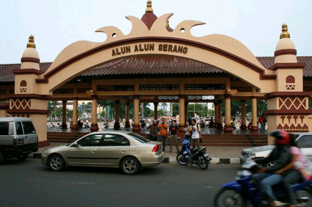 Ape iyane sire wong ciruas? Si pei mangan tai, moal tak ladeni
