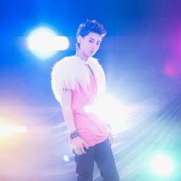 Acosadora -w- tsk!! digo seguidora de EXO NU'EST VIXX U-kiss y muchos más aksjffjgf amante del yaoi uwu ama el incesto y mucho más.