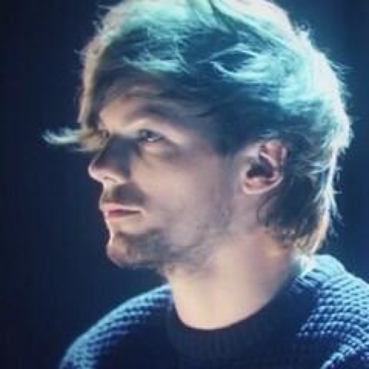 i just gave u a free follow wey hey now pls follow my main @whacknouis thanks ily
