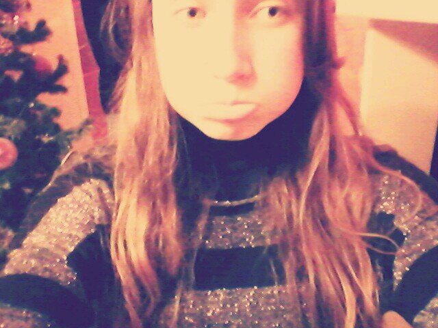 HI!! i'm smiler .i'm 13 .    follow me and i follow you