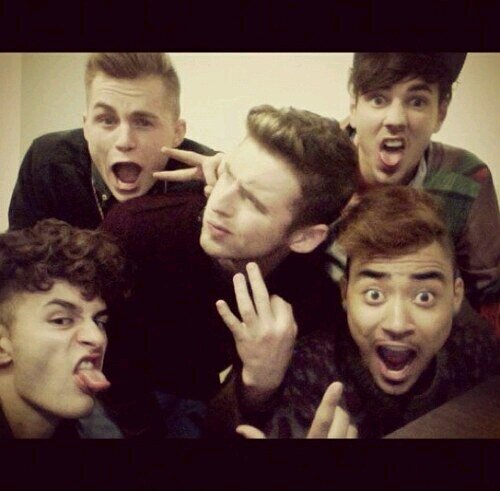 TamyTamsin's profile picture. Kingsland Road is flawless. I love them so much, main band account follows me :)