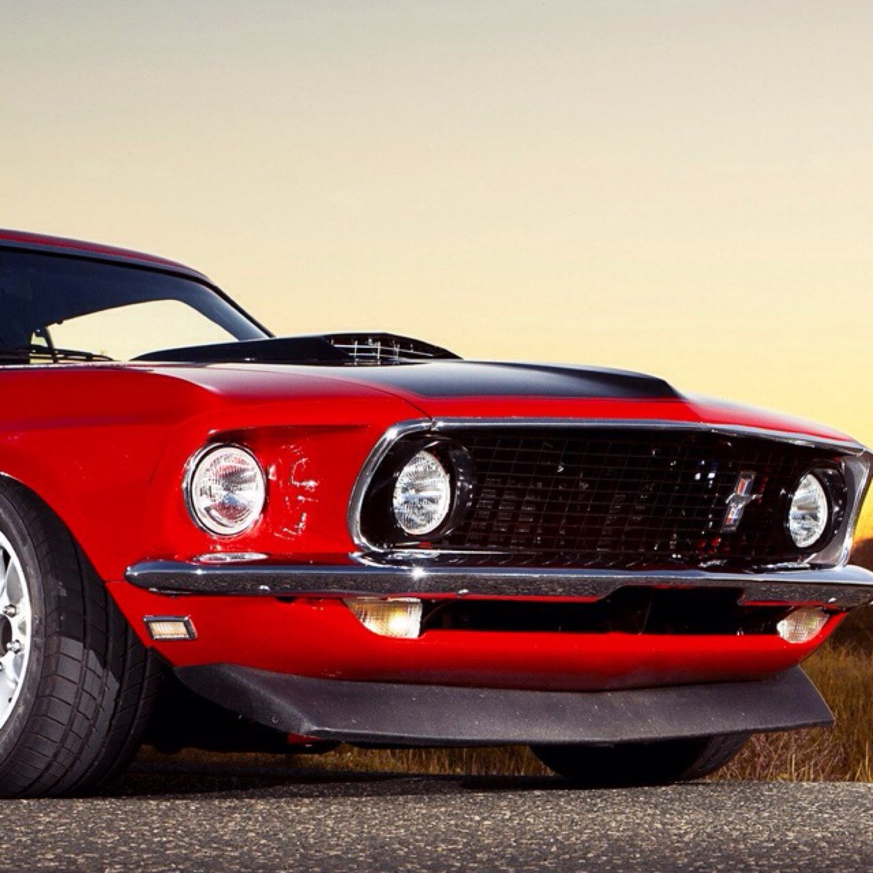 I post pics of cars and thats that. 
DM me if you want me to post some car pics!