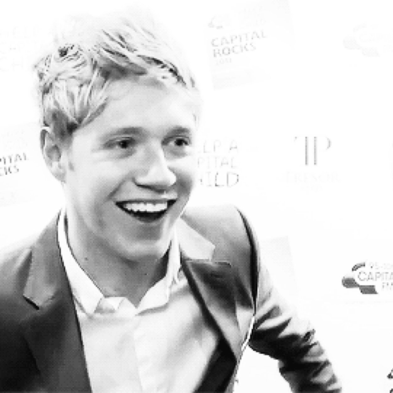 i just gave you a free follow so please follow @xoxoharry_ & @YouthDisorderxx please. ilysm.xx