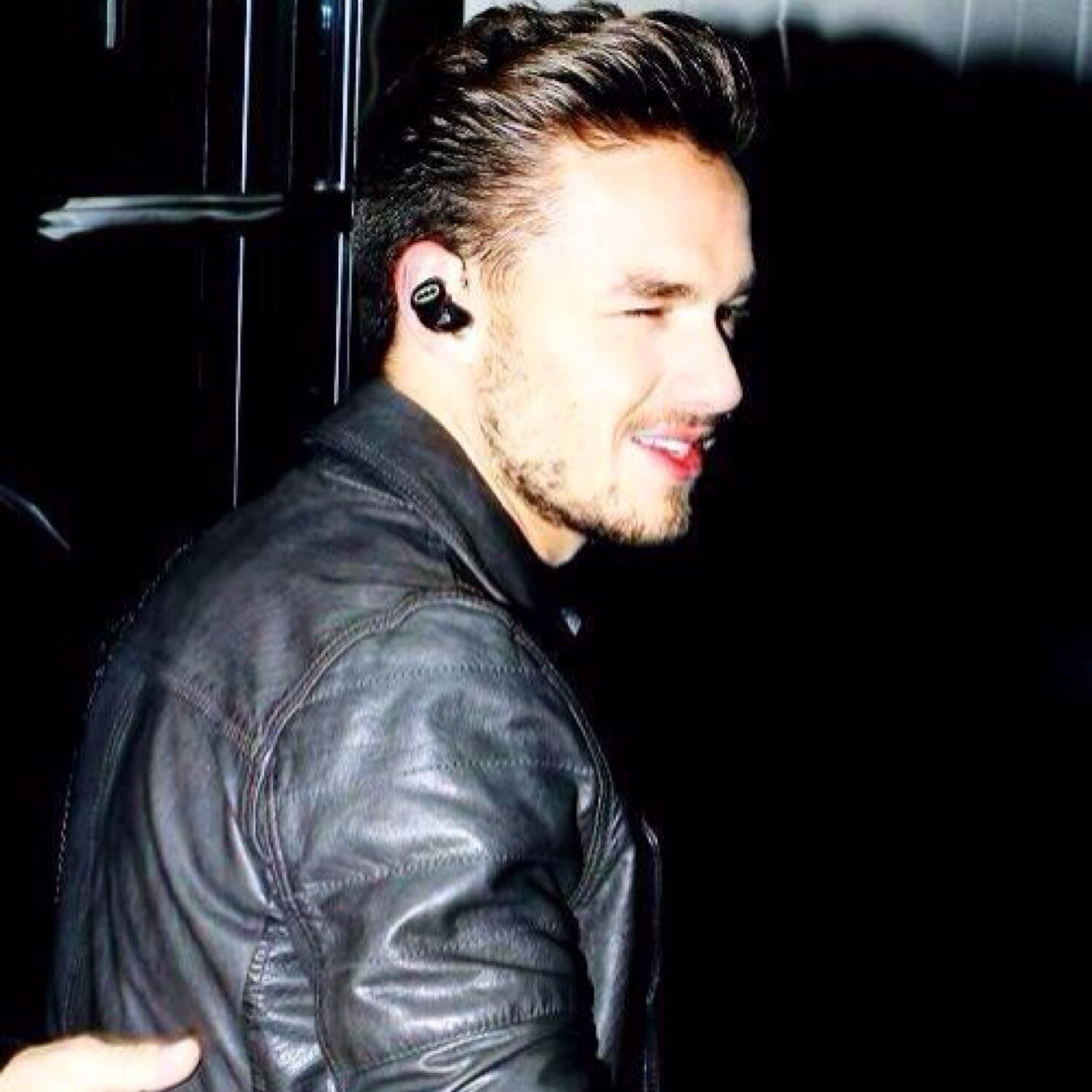 i just gave you a free follow so please follow @xoxoharry_ & @YouthDisorderxx please. ilysm.xx
