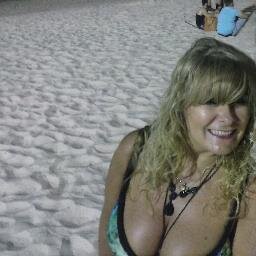 AngelaRoberts09's profile picture. Welsh heritage, from UK. Primary teacher & good at my job! Ex model. Love rugby, MUFC, tennis, chart music, dancing, reading & traveling.