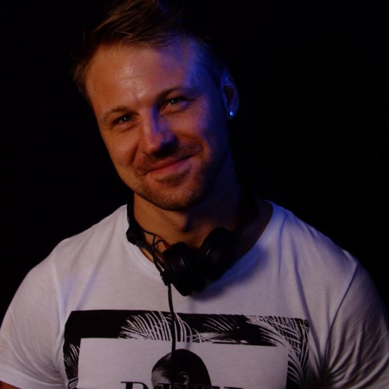 DJ for over 10 years in bars and clubs throughout the Midlands, North and London.Currently resident at Helsinki Leicester, and Tunnel Leeds