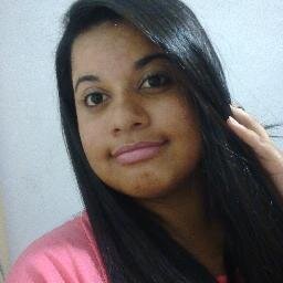Legal, simpática, divertida, extrovertida, irritante e muito lokaa....