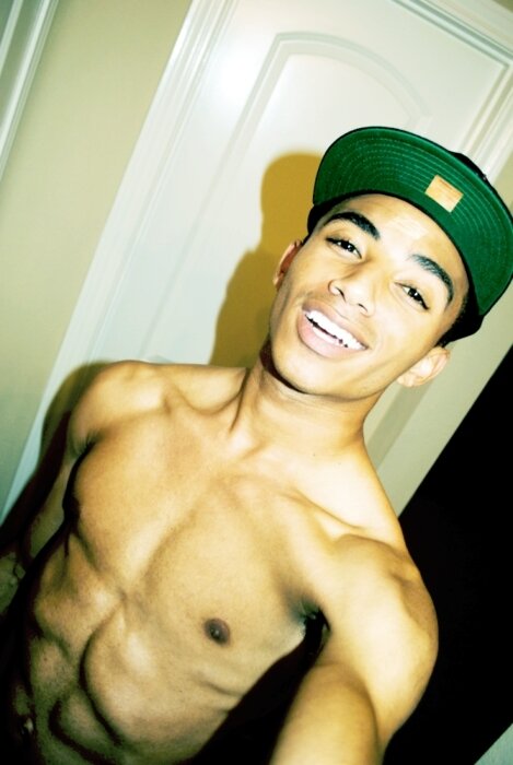 DesheanM's profile picture. T-dot