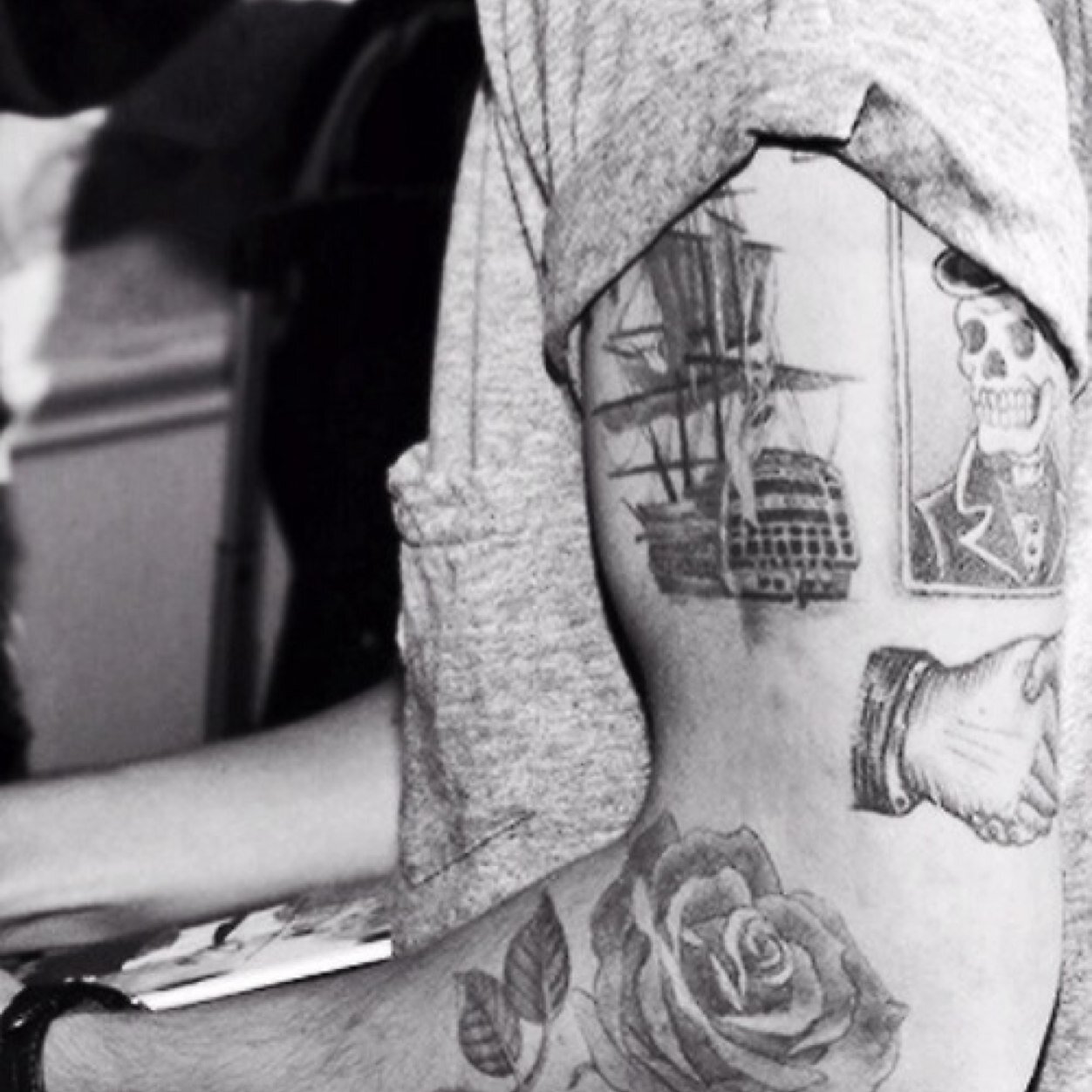 Hii ! Follow @chilloutnarry ! Shell follow yoi back ;)