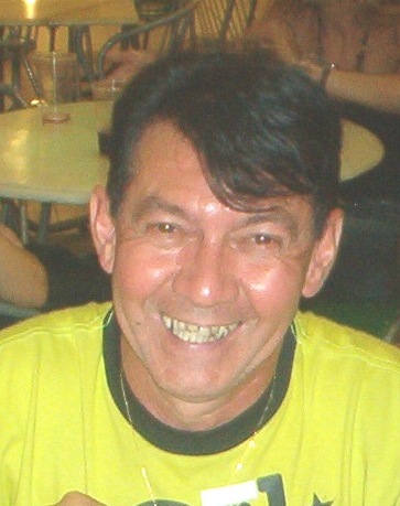 Moreno de estatura média, cabelos e olhos castanhos. Sou de opinião própria mas consigo conviver com todo tipo de pessoas sem discriminação.