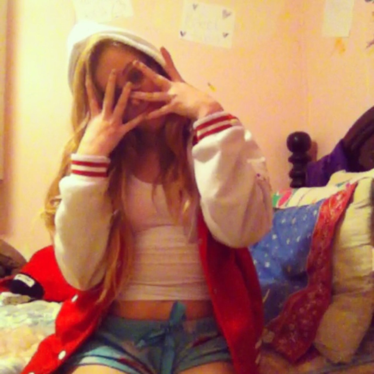 My namee caitlin i walk the hall of FHS. •HORNETSNation •TAKEN:3 •anythingElseAskMe3