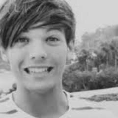 We Are The Best Friends of Louis Tomlinson!!! follow us @sexycarrotsss11 and @sexytomlinsonx