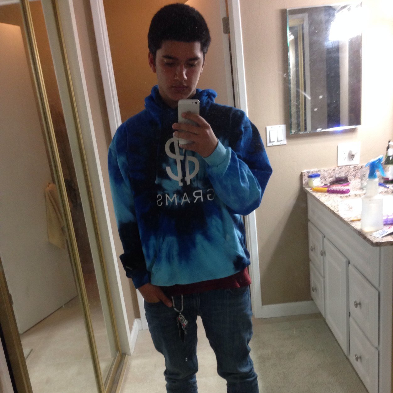 andrewr424's profile picture. 