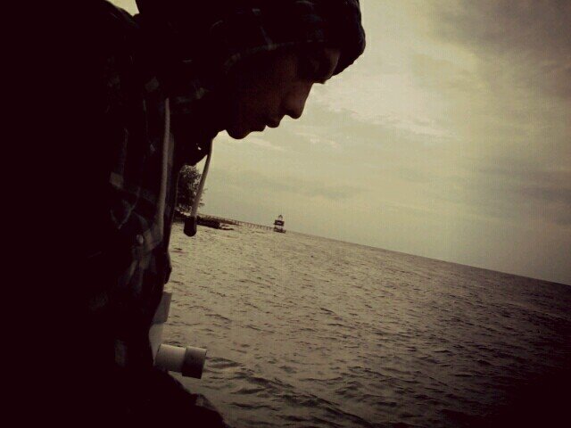 inukradil's profile picture. simple & Respect