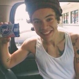 Hey! Go follow @tommocappuccino and i'll follow back!