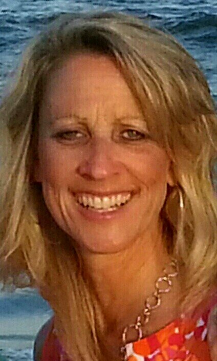 CharlotteHensl3's profile picture. Teacher, wife, mother. Likes to shop and go to the beach.