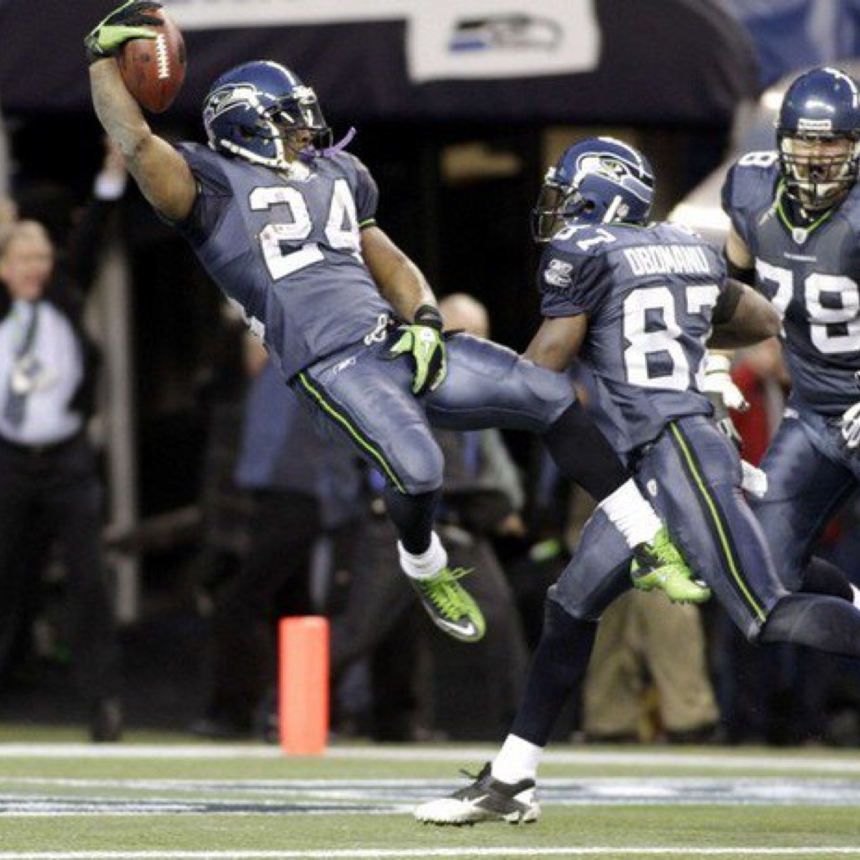 MLfanpage24's profile picture. Marshawn Terrell Lynch (born April 22, 1986), nicknamed Beast Mode Lynch played college football for the University of California, Berkeley.
TEAMBEASTMODE