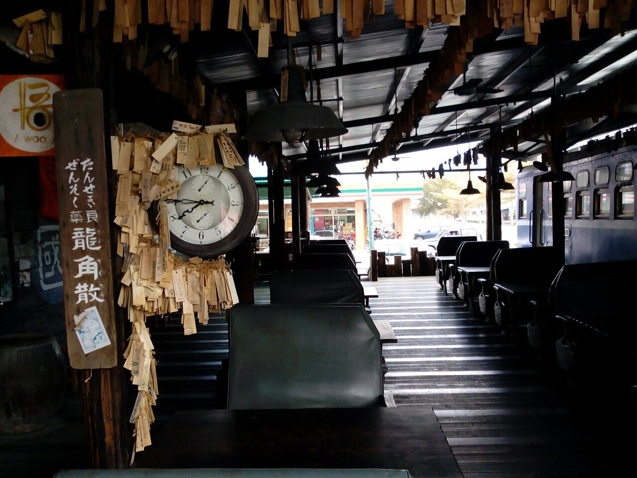 wouldbegolfer's profile picture. Keen writer, especially poetry. Degree in Creative Writing. Loser of golf balls. Lived in the Far East. (Intermediate) Chinese Speaker. Update: MA Degree! YAY!